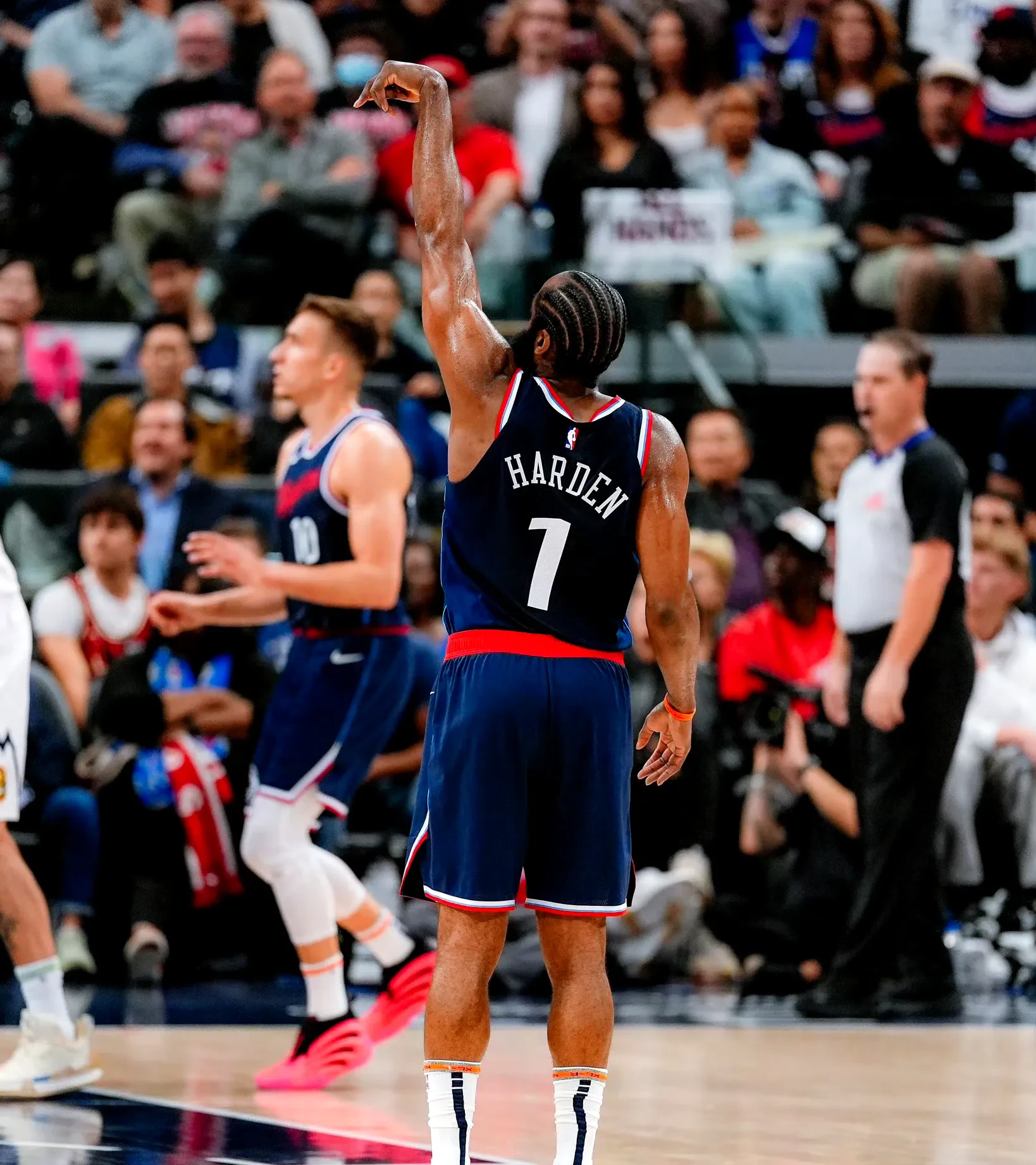 开云-哈登迎来二十赛季出色发挥，IG观众热烈欢呼！-开云